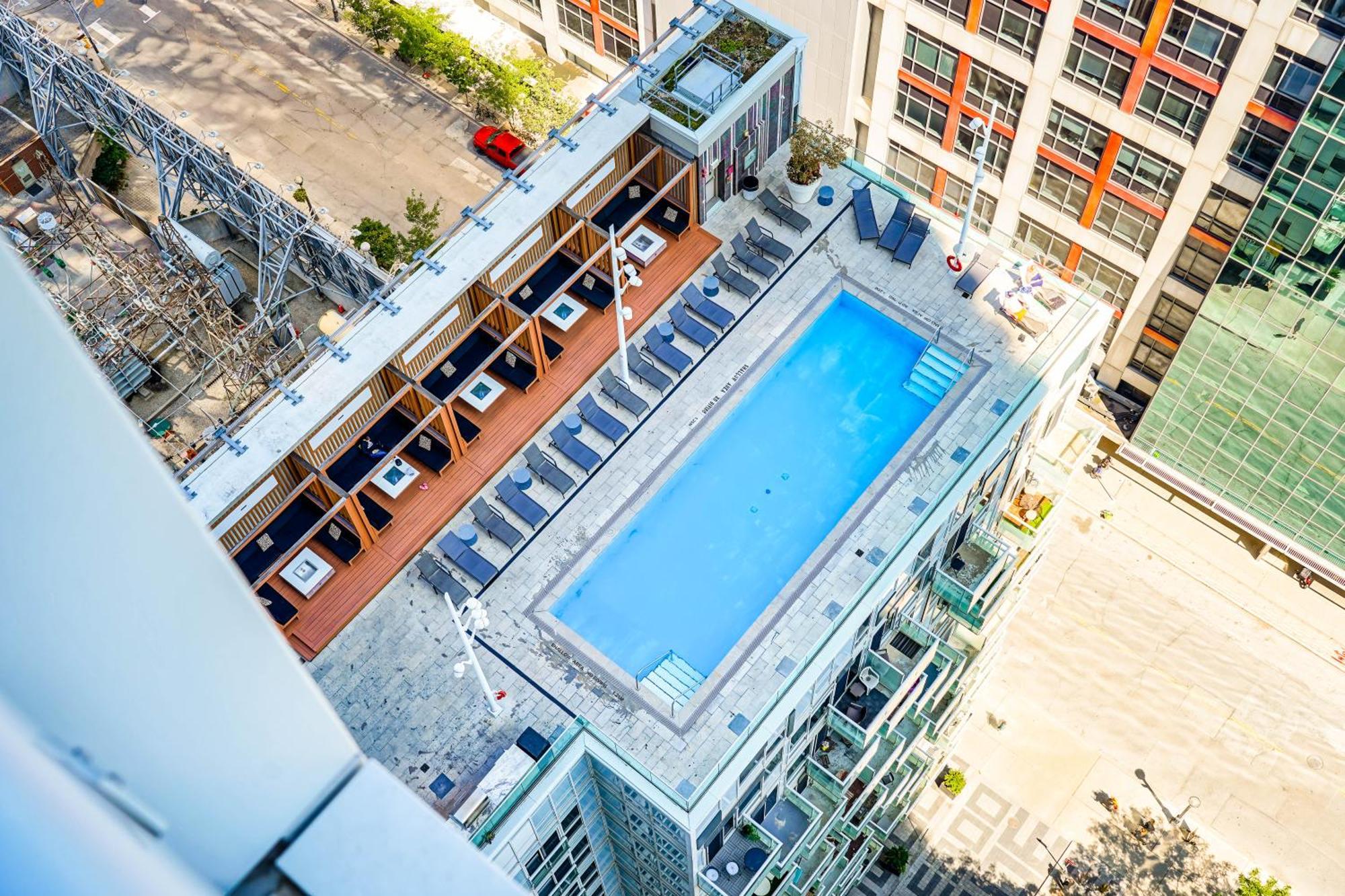 Chol Furnished Suites Heart Of Downtown Toronto, 2 Beds, Free Parking, Cn Tower View Exteriér fotografie