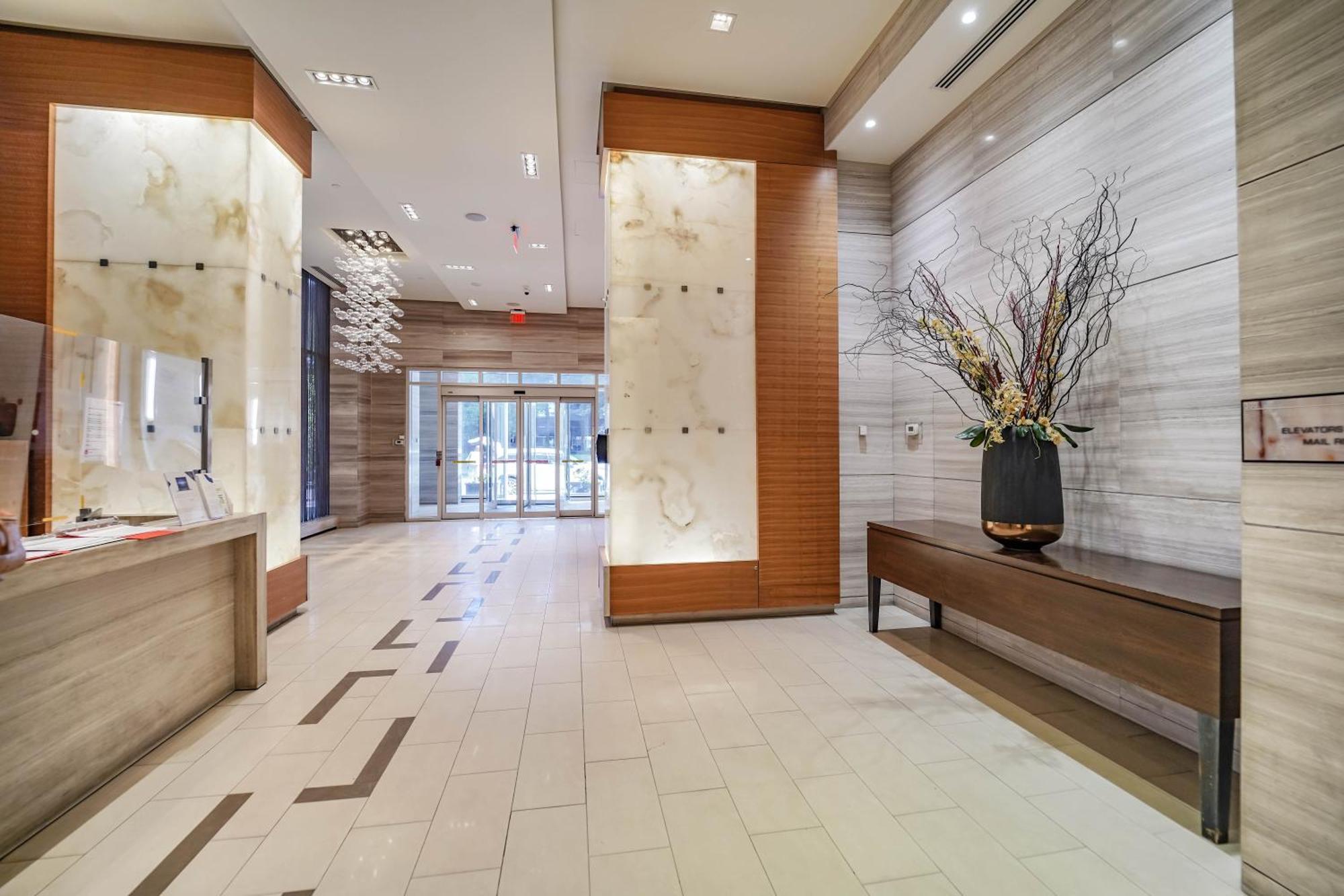 Chol Furnished Suites Heart Of Downtown Toronto, 2 Beds, Free Parking, Cn Tower View Exteriér fotografie