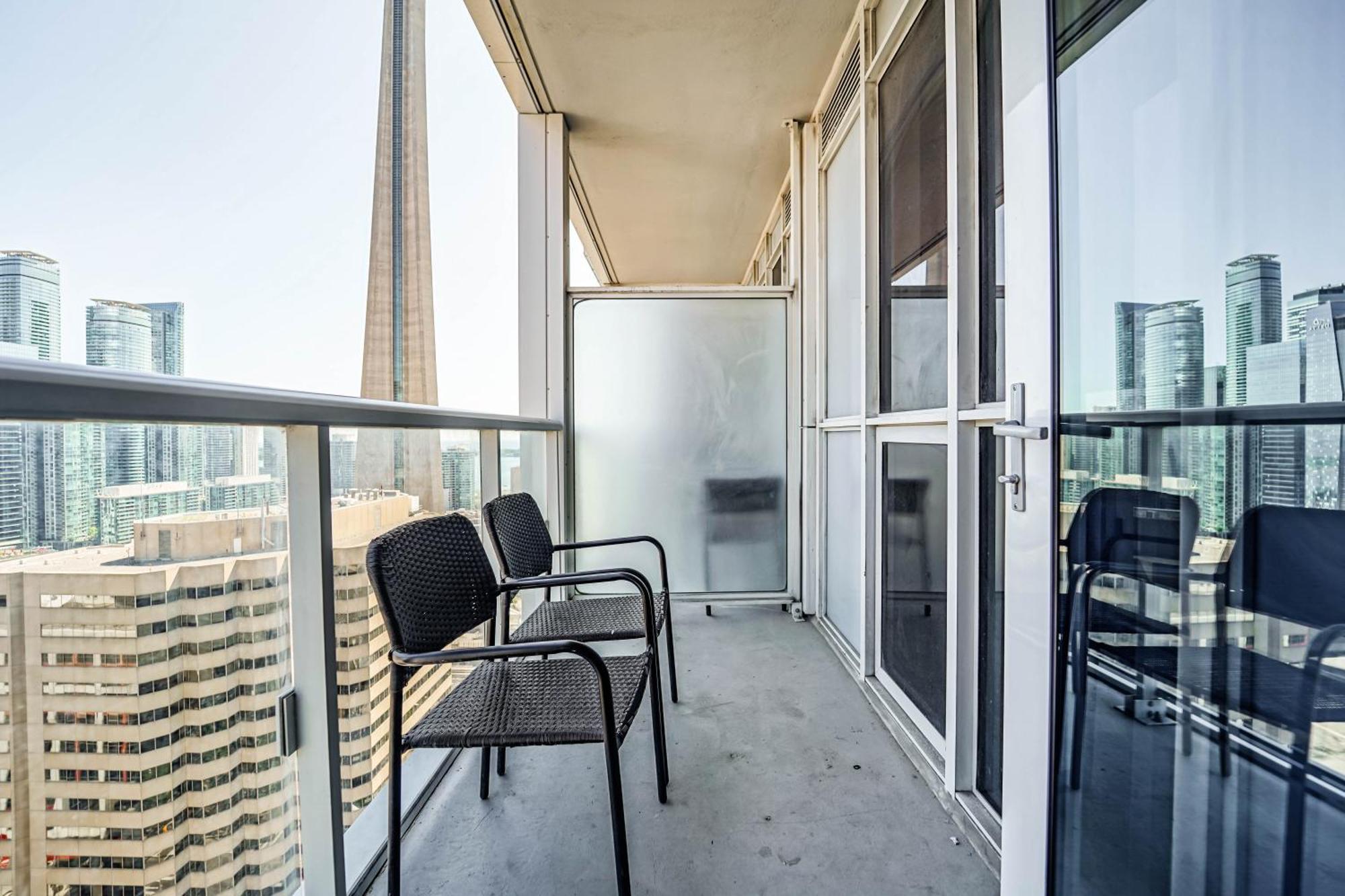 Chol Furnished Suites Heart Of Downtown Toronto, 2 Beds, Free Parking, Cn Tower View Exteriér fotografie