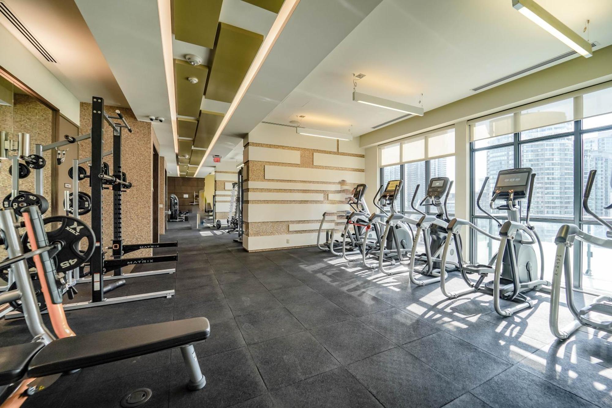 Chol Furnished Suites Heart Of Downtown Toronto, 2 Beds, Free Parking, Cn Tower View Exteriér fotografie