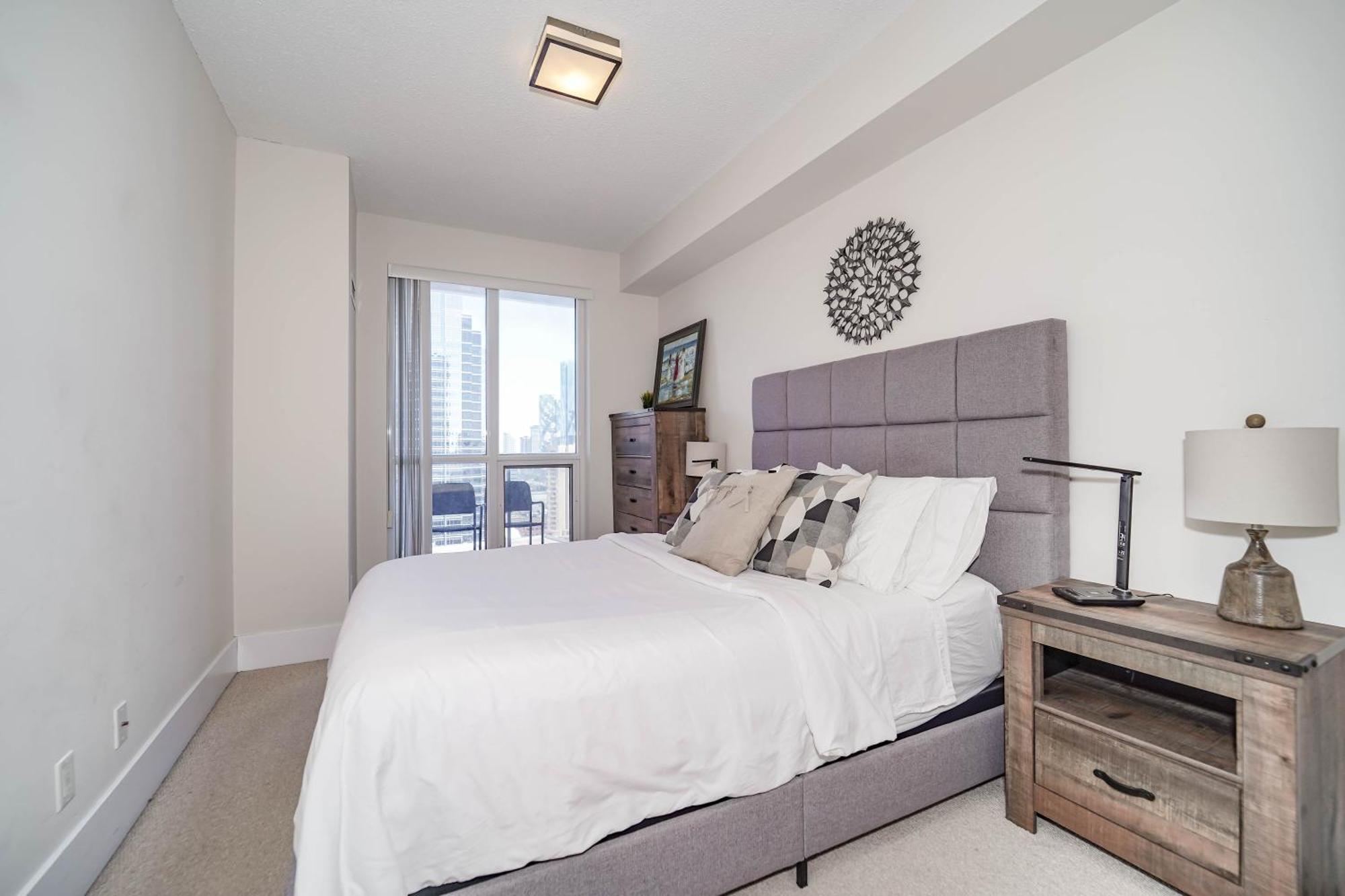Chol Furnished Suites Heart Of Downtown Toronto, 2 Beds, Free Parking, Cn Tower View Exteriér fotografie