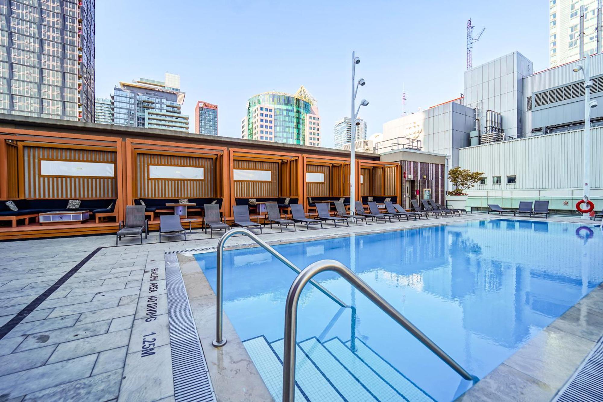 Chol Furnished Suites Heart Of Downtown Toronto, 2 Beds, Free Parking, Cn Tower View Exteriér fotografie