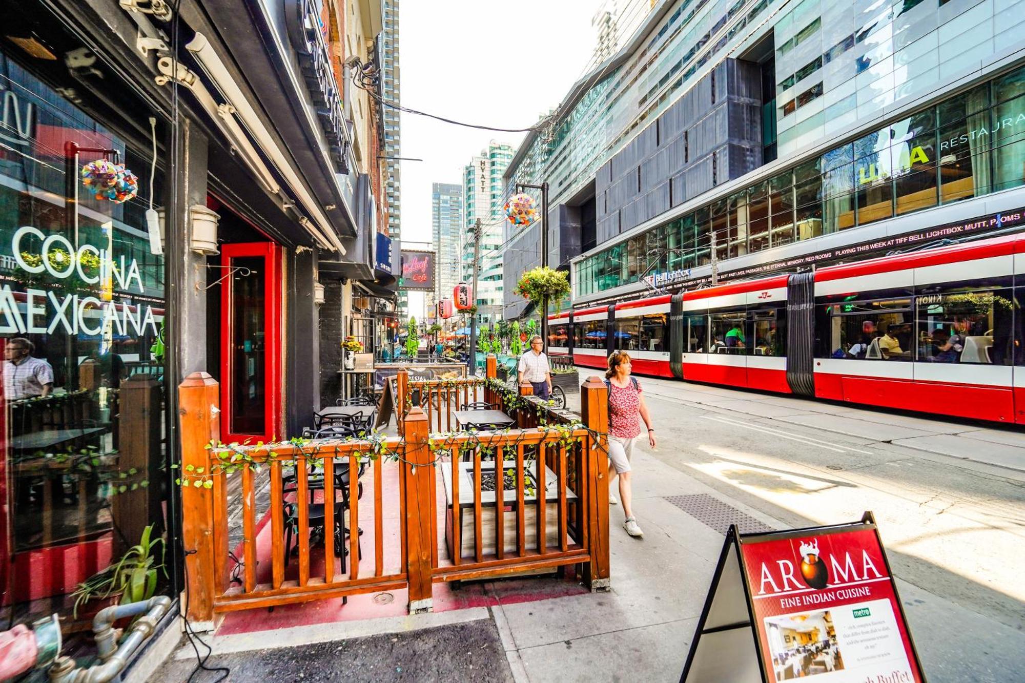 Chol Furnished Suites Heart Of Downtown Toronto, 2 Beds, Free Parking, Cn Tower View Exteriér fotografie