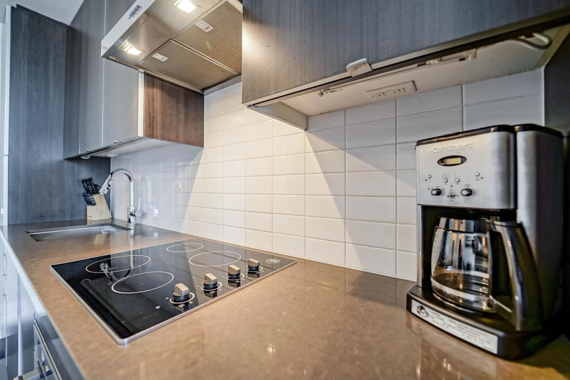 Chol Furnished Suites Heart Of Downtown Toronto, 2 Beds, Free Parking, Cn Tower View Exteriér fotografie