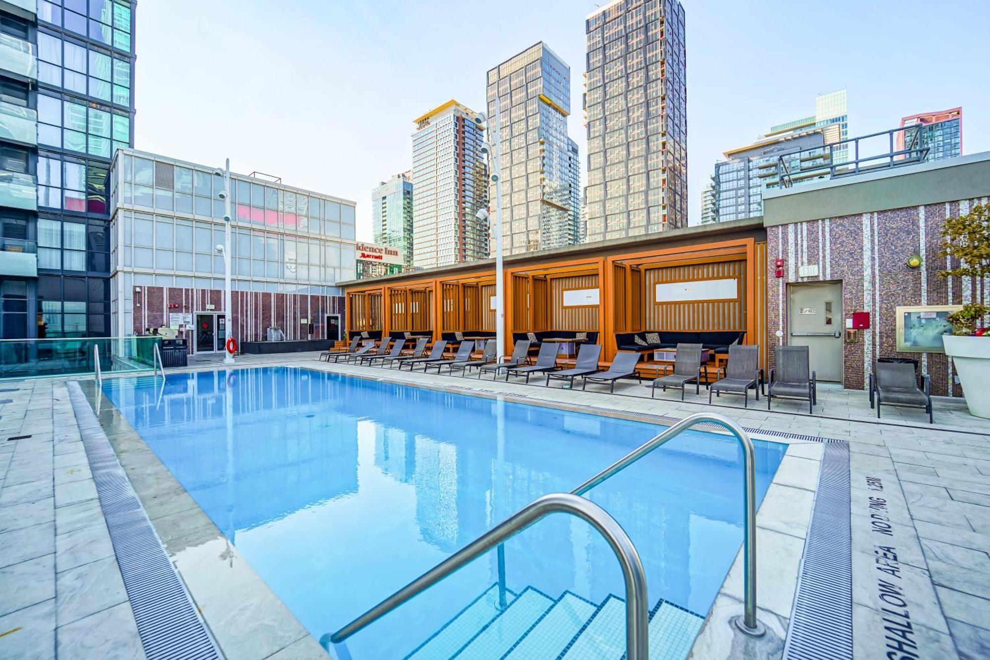 Chol Furnished Suites Heart Of Downtown Toronto, 2 Beds, Free Parking, Cn Tower View Exteriér fotografie